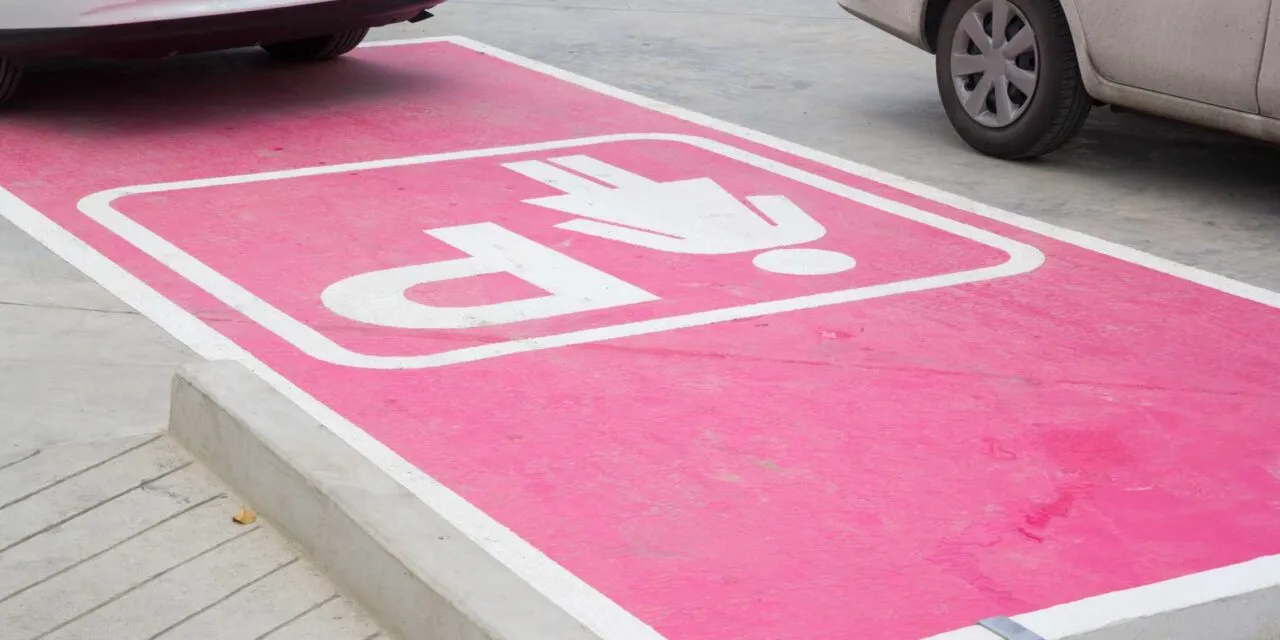 Verona, by September 300 pink parking for family