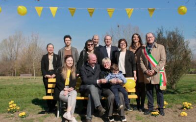 Castel D’Azzano: a yellow bench for endometriosis awareness
