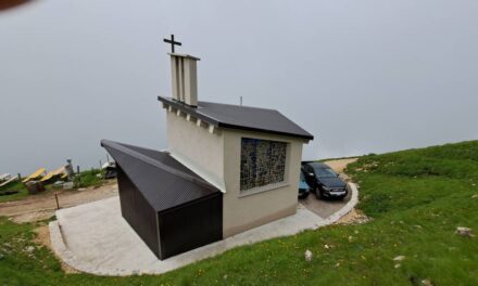 Reconstruction of the tiny Alpine church in Costabella on Monte Baldo completed. On Sunday, 2 July, thousands of Alpini will join it for the 60th Solemn Pilgrimage