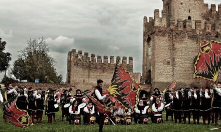 Flag-wavers from all over Italy gather in Montagnana for the Tenzone Aurea