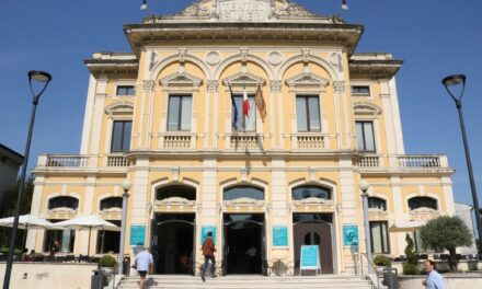 University of Verona students get into the theater for free